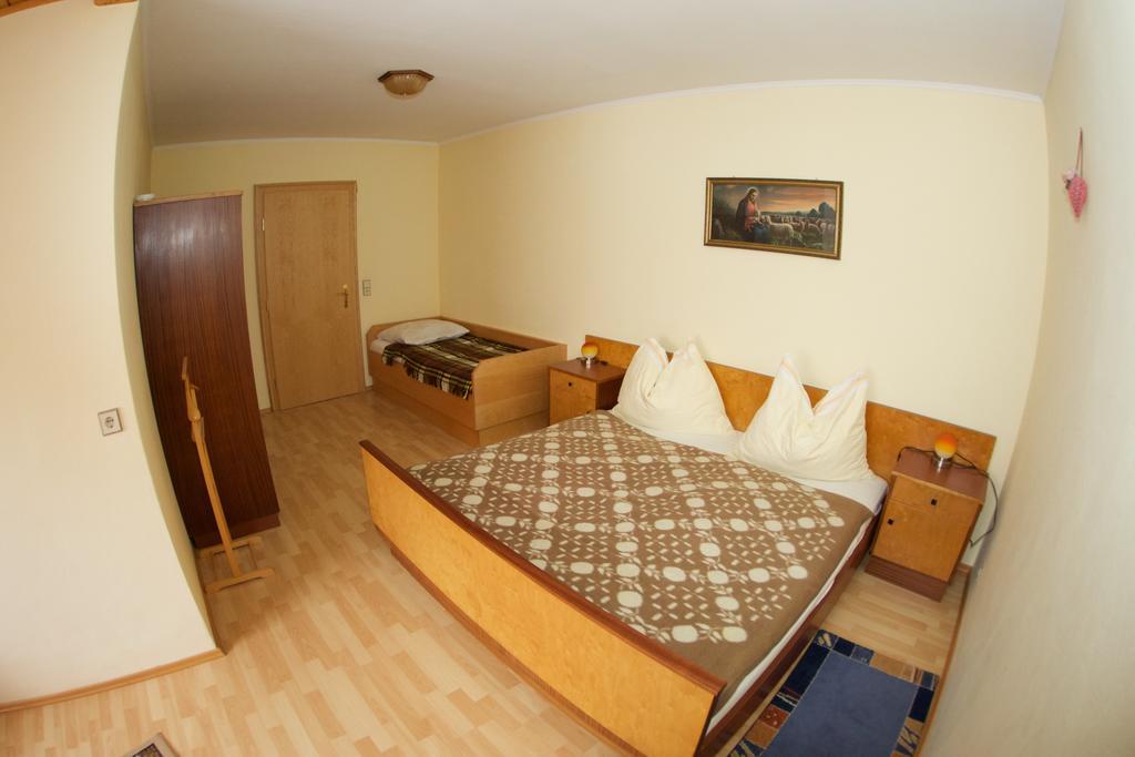 Haus Stoeffler Apartment Reisach Стая снимка